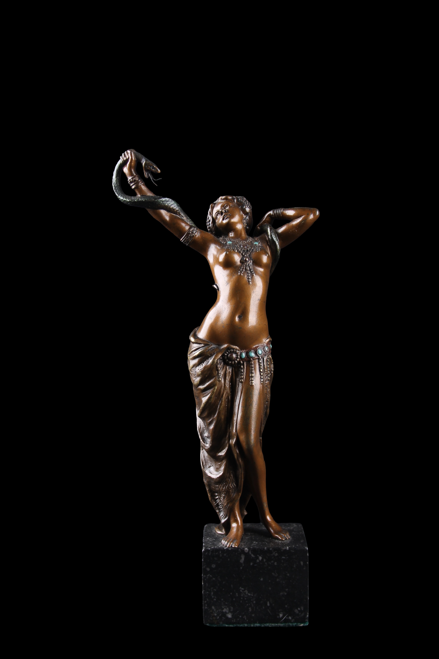 Escultura “Mujer con Serpiente” en Bronce Vienés