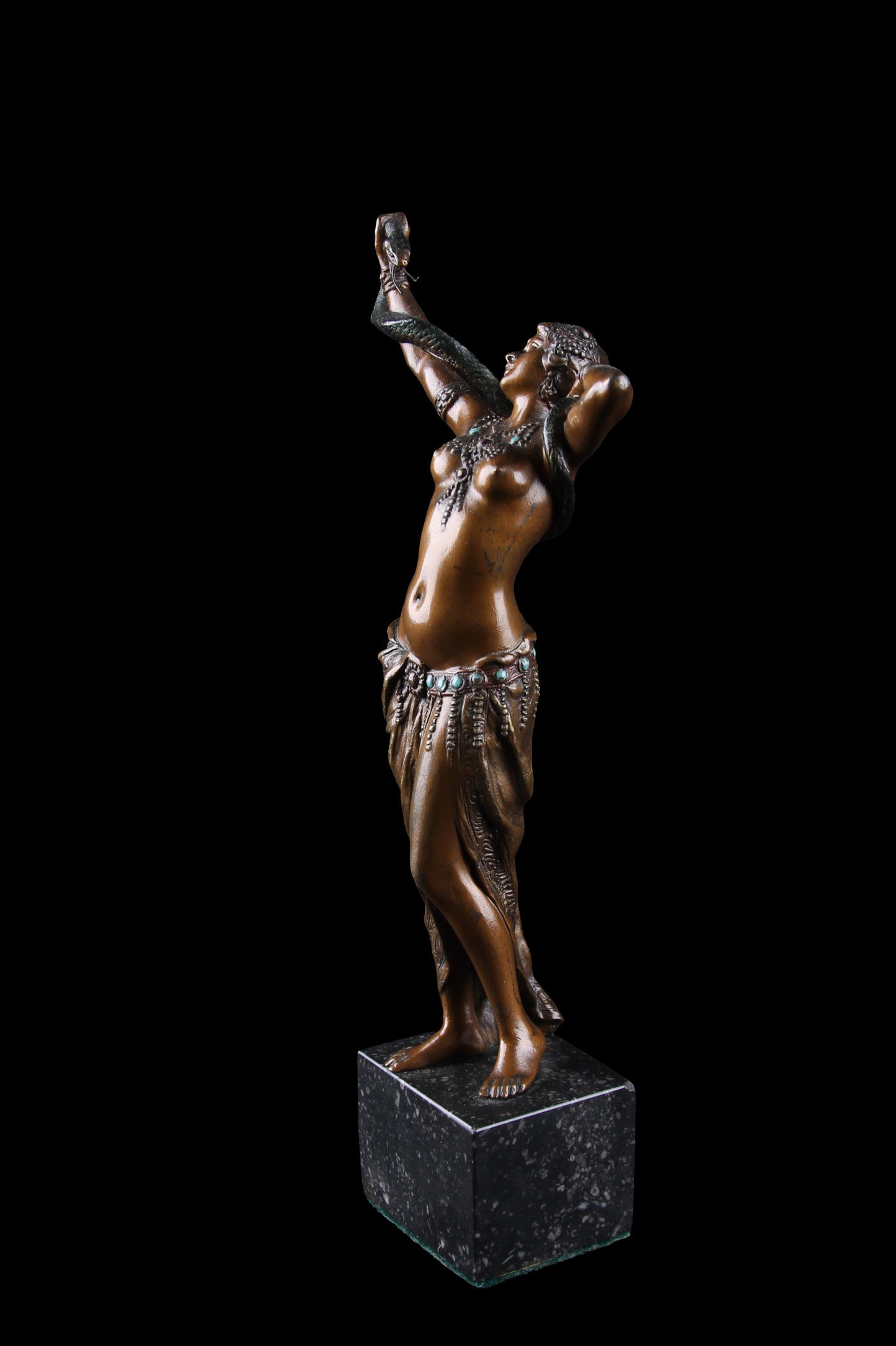 Escultura “Mujer con Serpiente” en Bronce Vienés