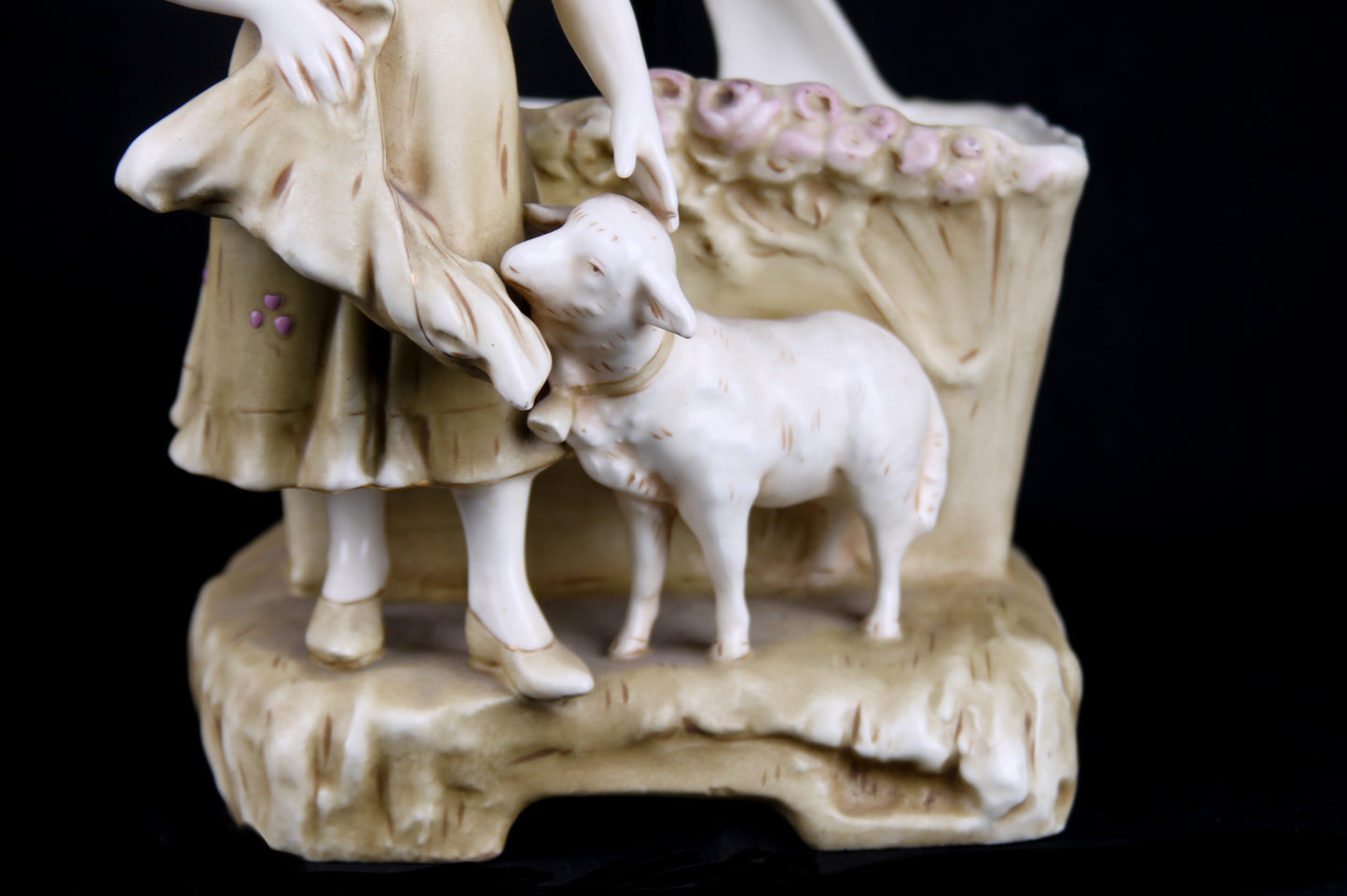 Figura Niña con Oveja