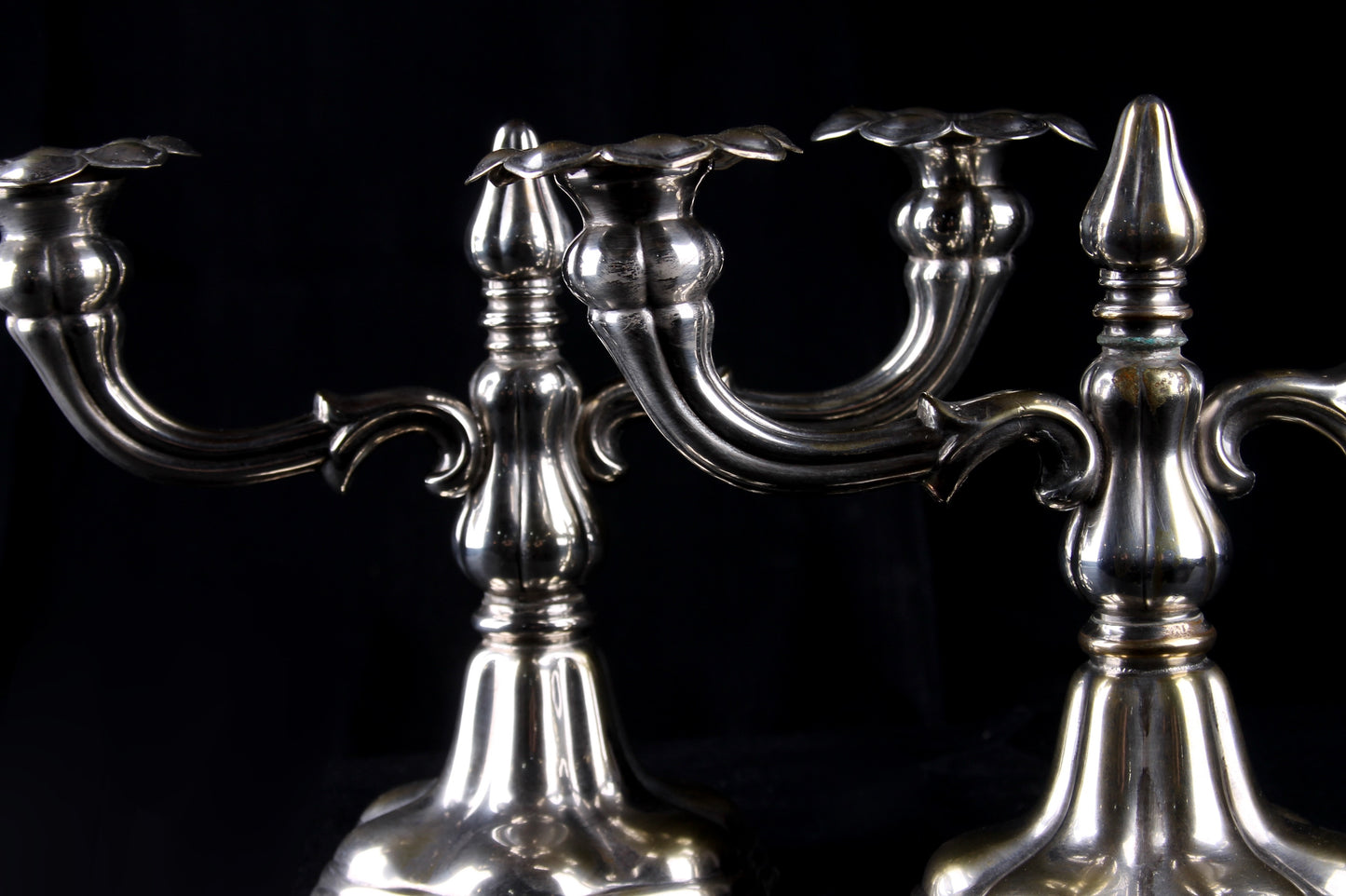 Par de Candelabros Ingleses