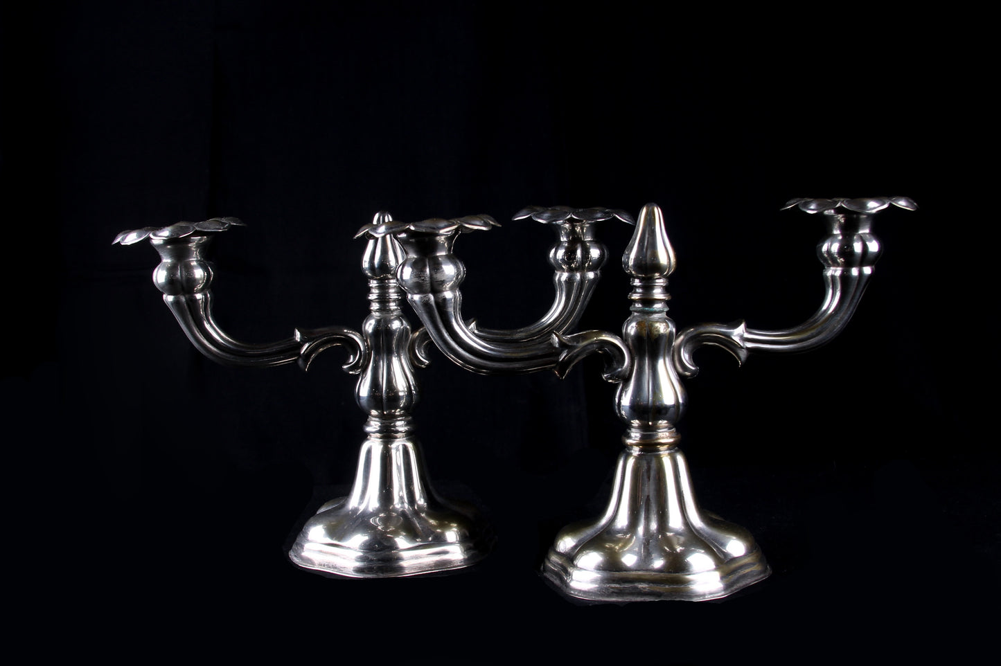 Par de Candelabros Ingleses