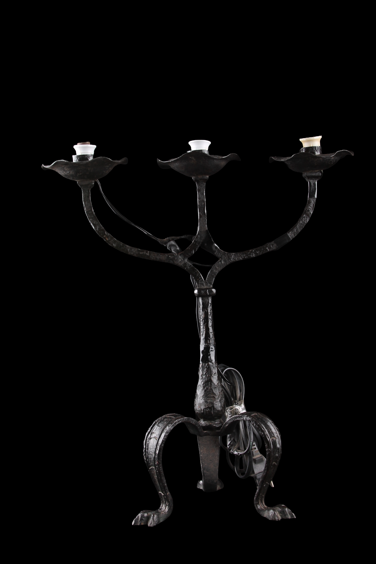 Candelabro de Tres Luces – Hierro Forjado a Mano