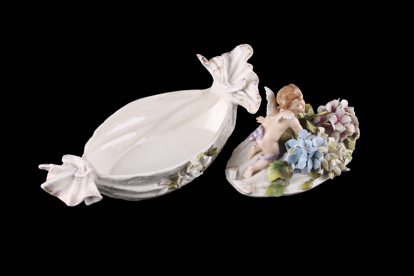 Bombonera en Porcelana con Querubín