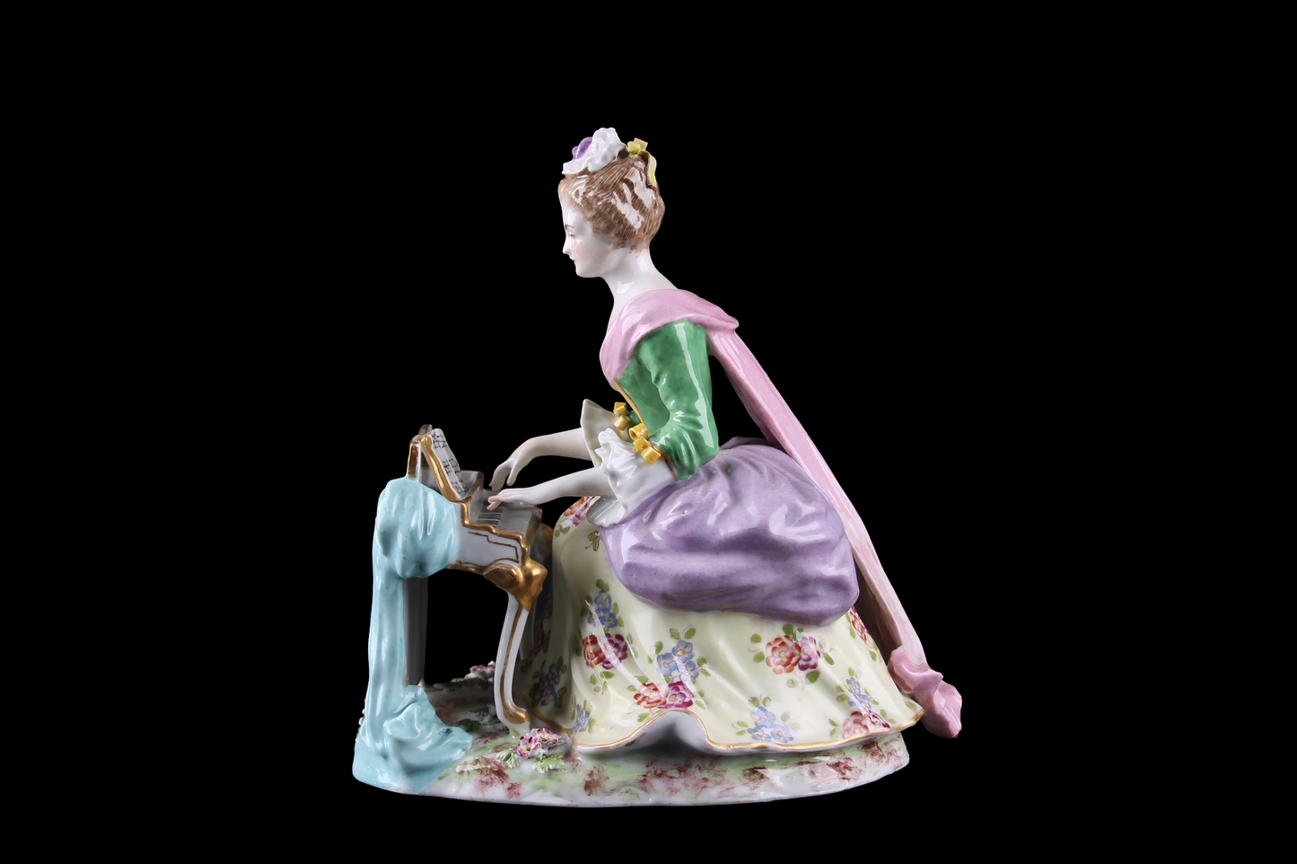 Figura Dama Tocando el Piano