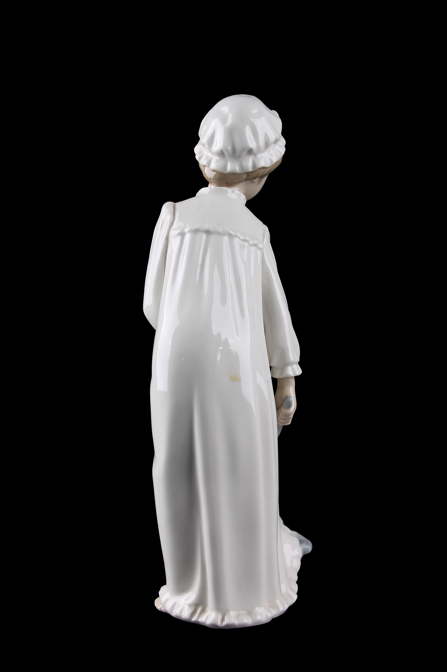 Figura “Niña en pijama” en porcelana brillante