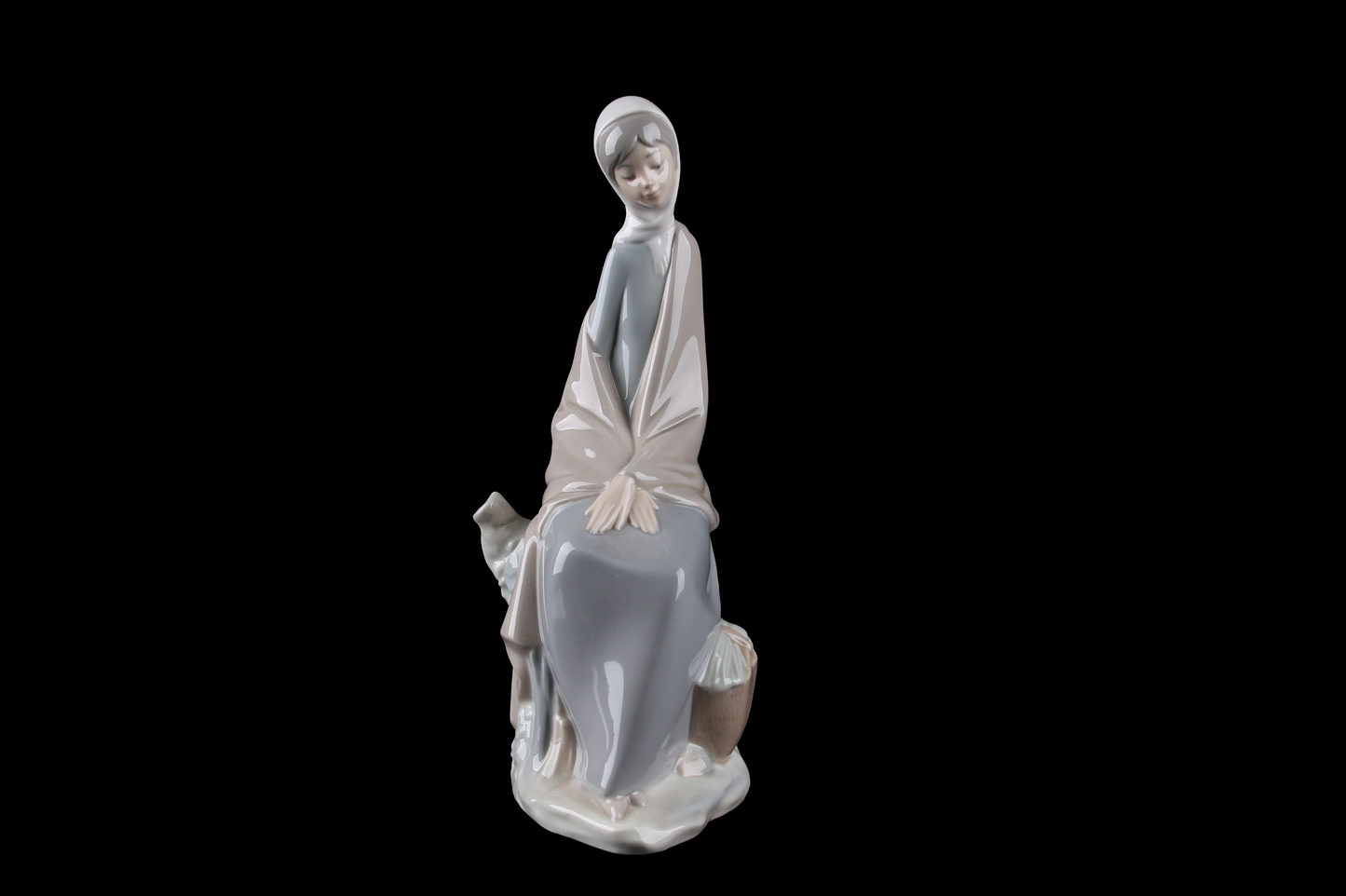 Figura de la Virgen en Porcelana Brillante NAO