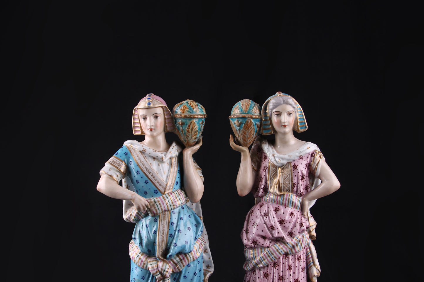 Par de Figuras Femeninas Art Decó
