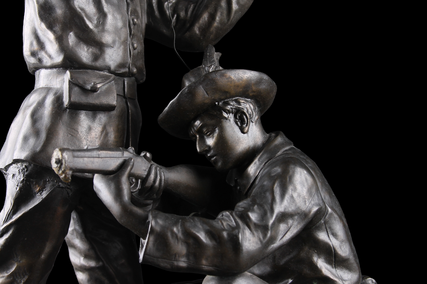 Escultura “Escena de Dos Soldados”