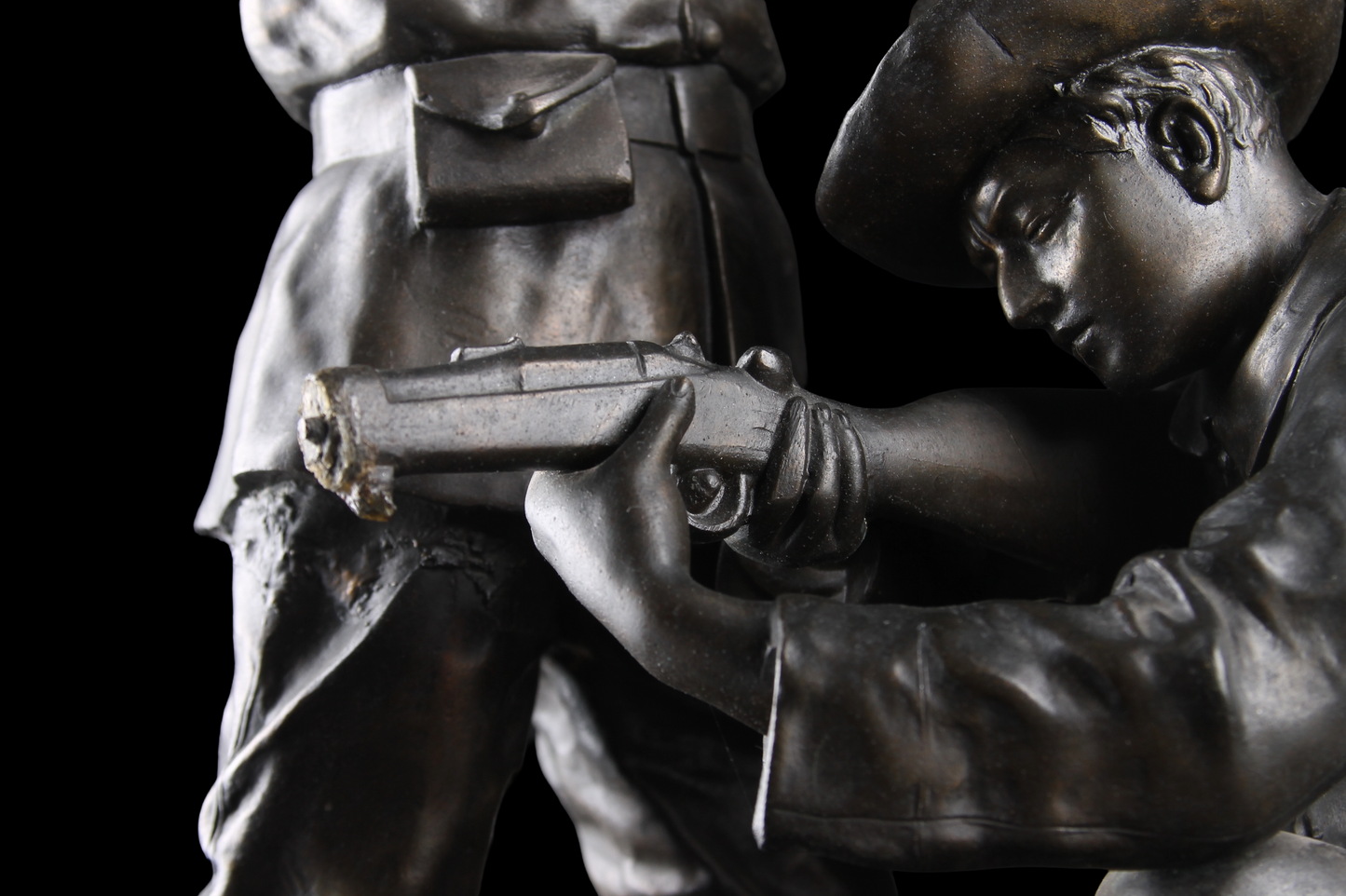 Escultura “Escena de Dos Soldados”