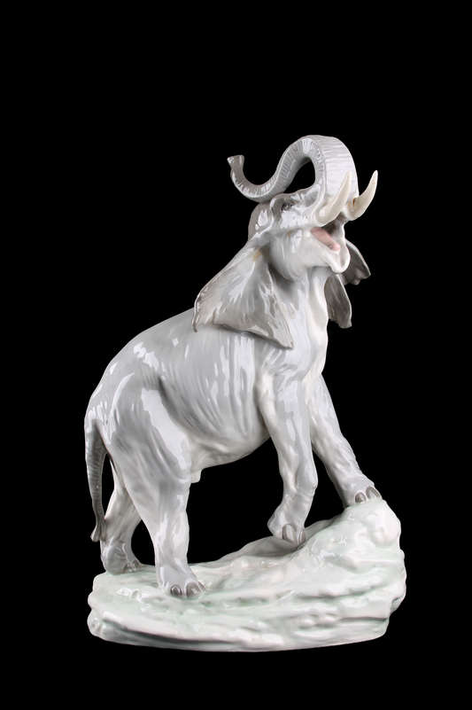 Gran Elefante en Porcelana Checoslovaca