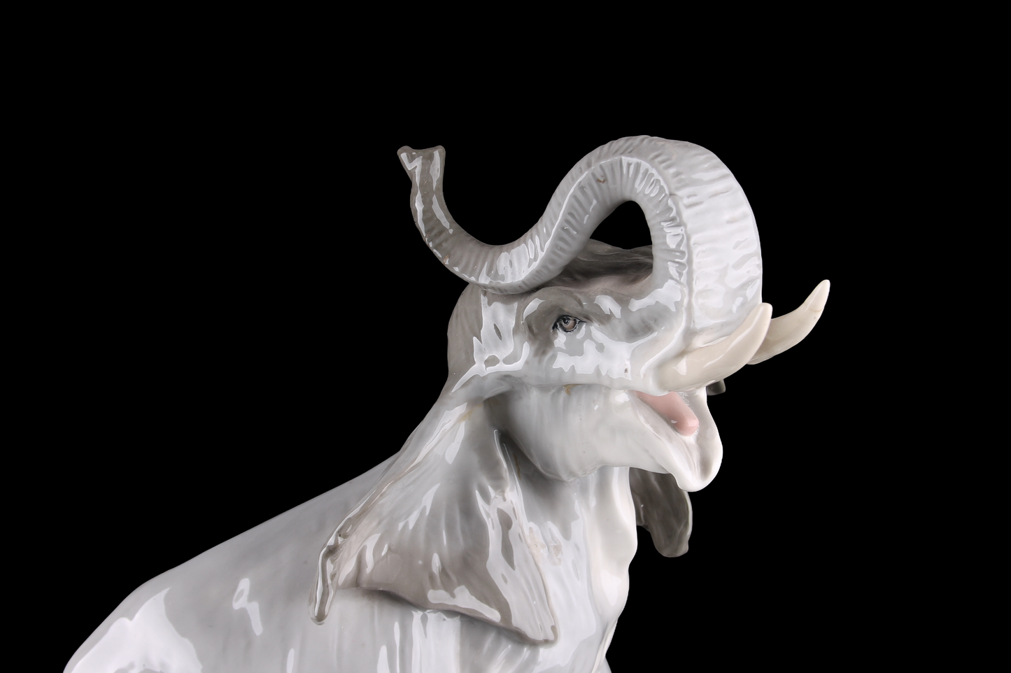 Gran Elefante en Porcelana Checoslovaca