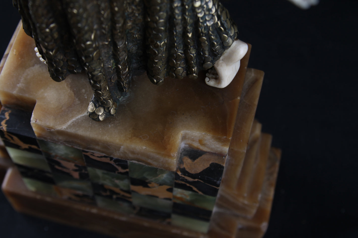 Escultura Criselefantina “Footsteps” – Demetre Chiparus